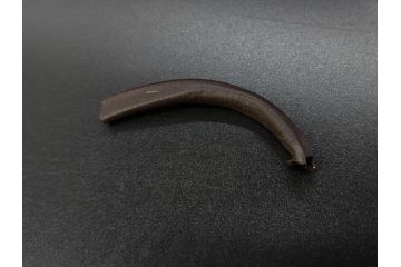 大正〜昭和初期　FEEDING BOTTLE　I.IWASAKI&CO.　レトロなディスプレイを盛り上げるエンボス瓶(哺乳瓶、ボトル、日本製、ガラス瓶)(R-077392)
