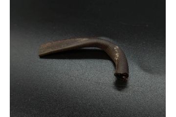 大正〜昭和初期　FEEDING BOTTLE　I.IWASAKI&CO.　レトロなディスプレイを盛り上げるエンボス瓶(哺乳瓶、ボトル、日本製、ガラス瓶)(R-077393)