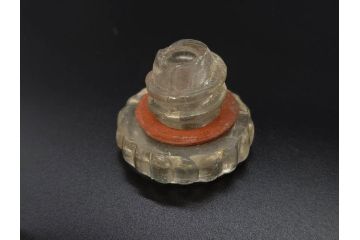 大正〜昭和初期　FEEDING BOTTLE　I.IWASAKI&CO.　レトロなディスプレイを盛り上げるエンボス瓶(哺乳瓶、ボトル、日本製、ガラス瓶)(R-077394)
