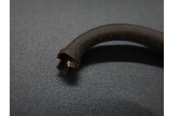 大正〜昭和初期　FEEDING BOTTLE　I.IWASAKI&CO.　レトロなディスプレイを盛り上げるエンボス瓶(哺乳瓶、ボトル、日本製、ガラス瓶)(R-077394)