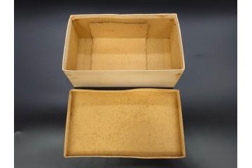 大正〜昭和初期　FEEDING BOTTLE　I.IWASAKI&CO.　レトロなディスプレイを盛り上げるエンボス瓶(哺乳瓶、ボトル、日本製、ガラス瓶)(R-077394)