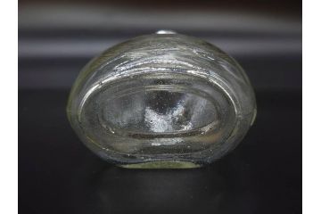 大正〜昭和初期　FEEDING BOTTLE　I.IWASAKI&CO.　レトロなディスプレイを盛り上げるエンボス瓶(哺乳瓶、ボトル、日本製、ガラス瓶)(R-077395)