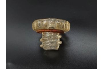 大正〜昭和初期　FEEDING BOTTLE　I.IWASAKI&CO.　レトロなディスプレイを盛り上げるエンボス瓶(哺乳瓶、ボトル、日本製、ガラス瓶)(R-077396)