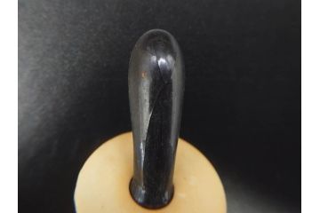 大正〜昭和初期　FEEDING BOTTLE　I.IWASAKI&CO.　レトロなディスプレイを盛り上げるエンボス瓶(哺乳瓶、ボトル、日本製、ガラス瓶)(R-077396)