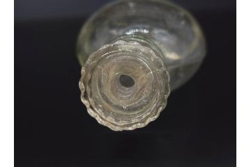 大正〜昭和初期　FEEDING BOTTLE　I.IWASAKI&CO.　レトロなディスプレイを盛り上げるエンボス瓶(哺乳瓶、ボトル、日本製、ガラス瓶)(R-077397)