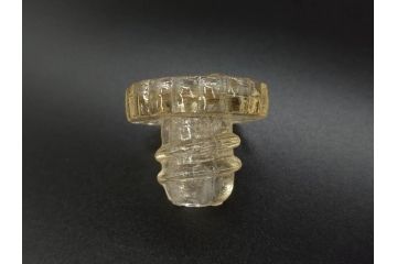 大正〜昭和初期　FEEDING BOTTLE　I.IWASAKI&CO.　レトロなディスプレイを盛り上げるエンボス瓶(哺乳瓶、ボトル、日本製、ガラス瓶)(R-077397)