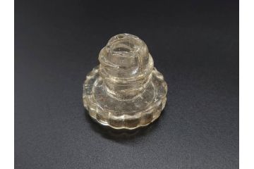 大正〜昭和初期　FEEDING BOTTLE　I.IWASAKI&CO.　レトロなディスプレイを盛り上げるエンボス瓶(哺乳瓶、ボトル、日本製、ガラス瓶)(R-077397)