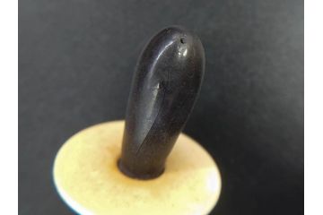 大正〜昭和初期　FEEDING BOTTLE　I.IWASAKI&CO.　レトロなディスプレイを盛り上げるエンボス瓶(哺乳瓶、ボトル、日本製、ガラス瓶)(R-077397)