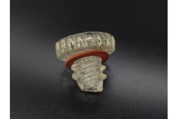大正〜昭和初期　FEEDING BOTTLE　I.IWASAKI&CO.　レトロなディスプレイを盛り上げるエンボス瓶(哺乳瓶、ボトル、日本製、ガラス瓶)(R-077398)