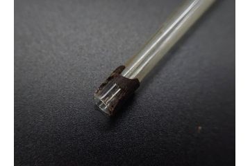 大正〜昭和初期　FEEDING BOTTLE　I.IWASAKI&CO.　レトロなディスプレイを盛り上げるエンボス瓶(哺乳瓶、ボトル、日本製、ガラス瓶)(R-077398)