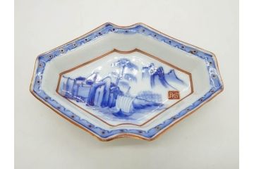 明治〜大正期　伊万里　染付　山水船図　約18cm　5.9寸　鮮やかな青に金と赤色が映える変形皿6枚セット(菱形、八角、金彩、五寸九分、和食器、和皿)(R-077409)