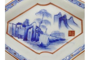 明治〜大正期　伊万里　染付　山水船図　約18cm　5.9寸　鮮やかな青に金と赤色が映える変形皿6枚セット(菱形、八角、金彩、五寸九分、和食器、和皿)(R-077409)