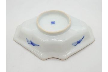 明治〜大正期　伊万里　染付　山水船図　約18cm　5.9寸　鮮やかな青に金と赤色が映える変形皿6枚セット(菱形、八角、金彩、五寸九分、和食器、和皿)(R-077409)