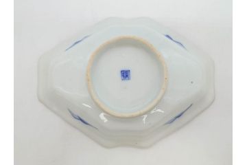 明治〜大正期　伊万里　染付　山水船図　約18cm　5.9寸　鮮やかな青に金と赤色が映える変形皿6枚セット(菱形、八角、金彩、五寸九分、和食器、和皿)(R-077409)