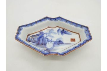 明治〜大正期　伊万里　染付　山水船図　約18cm　5.9寸　鮮やかな青に金と赤色が映える変形皿6枚セット(菱形、八角、金彩、五寸九分、和食器、和皿)(R-077409)