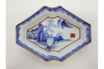 明治〜大正期　伊万里　染付　山水船図　約18cm　5.9寸　鮮やかな青に金と赤色が映える変形皿6枚セット(菱形、八角、金彩、五寸九分、和食器、和皿)(R-077409)