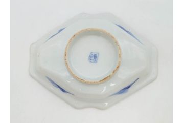 明治〜大正期　伊万里　染付　山水船図　約18cm　5.9寸　鮮やかな青に金と赤色が映える変形皿6枚セット(菱形、八角、金彩、五寸九分、和食器、和皿)(R-077409)