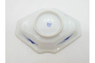 明治〜大正期　伊万里　染付　山水船図　約18cm　5.9寸　鮮やかな青に金と赤色が映える変形皿6枚セット(菱形、八角、金彩、五寸九分、和食器、和皿)(R-077409)