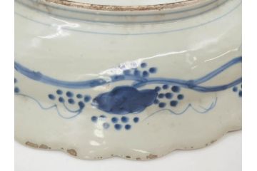 江戸期　古伊万里　線描　松竹梅　花鳥図　約45cm　1尺5寸　繊細に絵付けされた大皿(鳳凰、和皿、和食器、一尺5寸)(R‐077410)