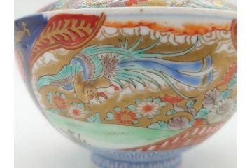 明治期　伊万里焼　色絵　桃印　鳳凰菊雷文　約12cm　4.1寸　色鮮やかな染付と金彩で装飾された豪華な蓋付き茶碗3客セット(金彩、器、どんぶり、和皿、和食器、四寸一分)(R-077412)