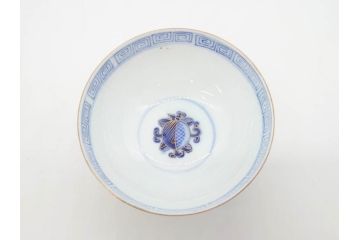 明治期　伊万里焼　色絵　桃印　鳳凰菊雷文　約12cm　4.1寸　色鮮やかな染付と金彩で装飾された豪華な蓋付き茶碗3客セット(金彩、器、どんぶり、和皿、和食器、四寸一分)(R-077412)