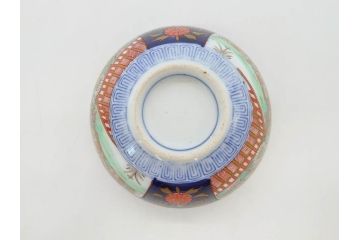 明治期　伊万里焼　色絵　桃印　鳳凰菊雷文　約12cm　4.1寸　色鮮やかな染付と金彩で装飾された豪華な蓋付き茶碗3客セット(金彩、器、どんぶり、和皿、和食器、四寸一分)(R-077412)