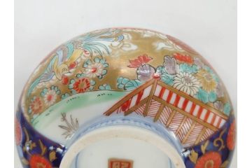 明治期　伊万里焼　色絵　桃印　鳳凰菊雷文　約12cm　4.1寸　色鮮やかな染付と金彩で装飾された豪華な蓋付き茶碗3客セット(金彩、器、どんぶり、和皿、和食器、四寸一分)(R-077412)