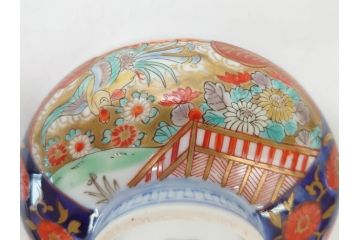 明治期　伊万里焼　色絵　桃印　鳳凰菊雷文　約12cm　4.1寸　色鮮やかな染付と金彩で装飾された豪華な蓋付き茶碗3客セット(金彩、器、どんぶり、和皿、和食器、四寸一分)(R-077412)