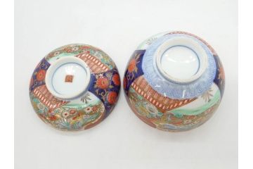 明治期　伊万里焼　色絵　桃印　鳳凰菊雷文　約12cm　4.1寸　色鮮やかな染付と金彩で装飾された豪華な蓋付き茶碗3客セット(金彩、器、どんぶり、和皿、和食器、四寸一分)(R-077412)