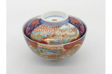 明治期　伊万里焼　色絵　桃印　鳳凰菊雷文　約12cm　4.1寸　色鮮やかな染付と金彩で装飾された豪華な蓋付き茶碗3客セット(金彩、器、どんぶり、和皿、和食器、四寸一分)(R-077412)