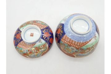 明治期　伊万里焼　色絵　桃印　鳳凰菊雷文　約12cm　4.1寸　色鮮やかな染付と金彩で装飾された豪華な蓋付き茶碗3客セット(金彩、器、どんぶり、和皿、和食器、四寸一分)(R-077412)
