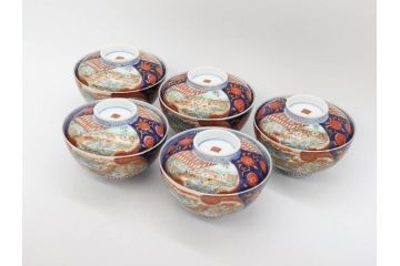 明治期　伊万里焼　色絵　桃印　鳳凰菊雷文　約12cm　4.1寸　色鮮やかな染付と金彩で装飾された豪華な蓋付き茶碗5客セット(金彩、器、どんぶり、和皿、和食器、四寸一分)(R-077413)