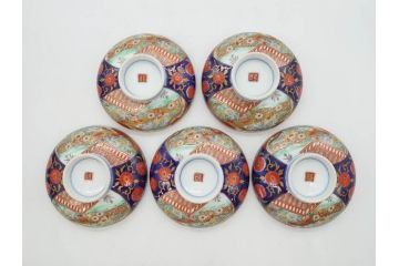 明治期　伊万里焼　色絵　桃印　鳳凰菊雷文　約12cm　4.1寸　色鮮やかな染付と金彩で装飾された豪華な蓋付き茶碗5客セット(金彩、器、どんぶり、和皿、和食器、四寸一分)(R-077413)