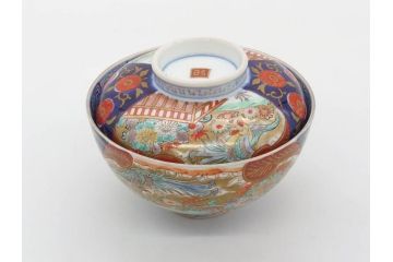 明治期　伊万里焼　色絵　桃印　鳳凰菊雷文　約12cm　4.1寸　色鮮やかな染付と金彩で装飾された豪華な蓋付き茶碗5客セット(金彩、器、どんぶり、和皿、和食器、四寸一分)(R-077413)