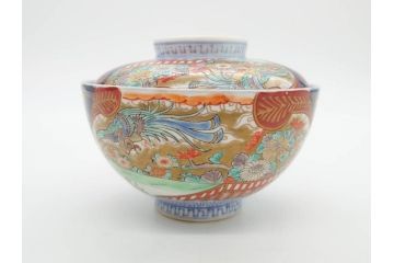 明治期　伊万里焼　色絵　桃印　鳳凰菊雷文　約12cm　4.1寸　色鮮やかな染付と金彩で装飾された豪華な蓋付き茶碗5客セット(金彩、器、どんぶり、和皿、和食器、四寸一分)(R-077413)