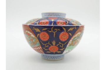 明治期　伊万里焼　色絵　桃印　鳳凰菊雷文　約12cm　4.1寸　色鮮やかな染付と金彩で装飾された豪華な蓋付き茶碗5客セット(金彩、器、どんぶり、和皿、和食器、四寸一分)(R-077413)