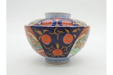 明治期　伊万里焼　色絵　桃印　鳳凰菊雷文　約12cm　4.1寸　色鮮やかな染付と金彩で装飾された豪華な蓋付き茶碗5客セット(金彩、器、どんぶり、和皿、和食器、四寸一分)(R-077413)