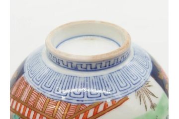 明治期　伊万里焼　色絵　桃印　鳳凰菊雷文　約12cm　4.1寸　色鮮やかな染付と金彩で装飾された豪華な蓋付き茶碗5客セット(金彩、器、どんぶり、和皿、和食器、四寸一分)(R-077413)