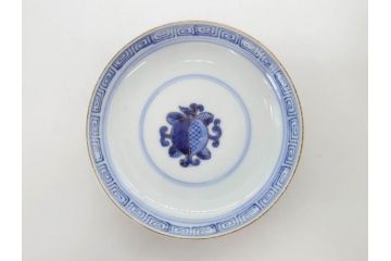 明治期　伊万里焼　色絵　桃印　鳳凰菊雷文　約12cm　4.1寸　色鮮やかな染付と金彩で装飾された豪華な蓋付き茶碗5客セット(金彩、器、どんぶり、和皿、和食器、四寸一分)(R-077413)