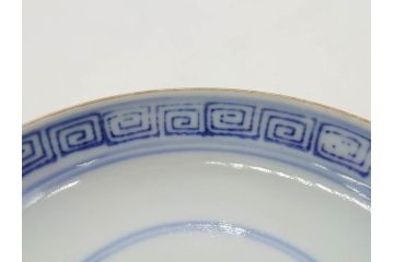 明治期　伊万里焼　色絵　桃印　鳳凰菊雷文　約12cm　4.1寸　色鮮やかな染付と金彩で装飾された豪華な蓋付き茶碗5客セット(金彩、器、どんぶり、和皿、和食器、四寸一分)(R-077413)