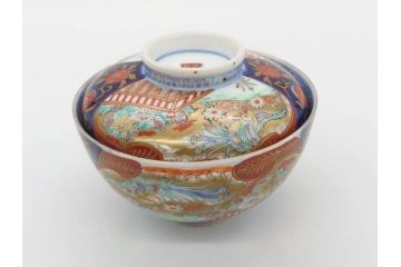 明治期　伊万里焼　色絵　桃印　鳳凰菊雷文　約12cm　4.1寸　色鮮やかな染付と金彩で装飾された豪華な蓋付き茶碗5客セット(金彩、器、どんぶり、和皿、和食器、四寸一分)(R-077413)