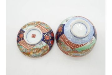 明治期　伊万里焼　色絵　桃印　鳳凰菊雷文　約12cm　4.1寸　色鮮やかな染付と金彩で装飾された豪華な蓋付き茶碗5客セット(金彩、器、どんぶり、和皿、和食器、四寸一分)(R-077413)