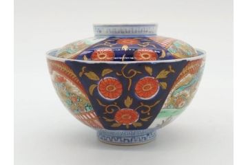 明治期　伊万里焼　色絵　桃印　鳳凰菊雷文　約12cm　4.1寸　色鮮やかな染付と金彩で装飾された豪華な蓋付き茶碗5客セット(金彩、器、どんぶり、和皿、和食器、四寸一分)(R-077413)