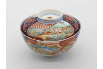明治期　伊万里焼　色絵　桃印　鳳凰菊雷文　約12cm　4.1寸　色鮮やかな染付と金彩で装飾された豪華な蓋付き茶碗5客セット(金彩、器、どんぶり、和皿、和食器、四寸一分)(R-077413)