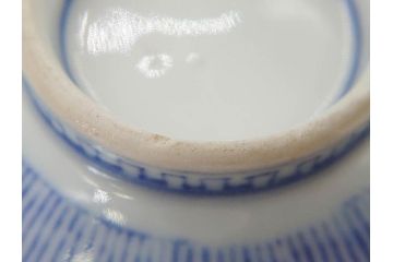 明治期　伊万里焼　色絵　桃印　鳳凰菊雷文　約12cm　4.1寸　色鮮やかな染付と金彩で装飾された豪華な蓋付き茶碗5客セット(金彩、器、どんぶり、和皿、和食器、四寸一分)(R-077413)