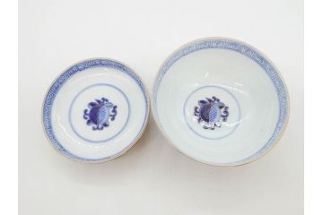 明治期　伊万里焼　色絵　桃印　鳳凰菊雷文　約12cm　4.1寸　色鮮やかな染付と金彩で装飾された豪華な蓋付き茶碗5客セット(金彩、器、どんぶり、和皿、和食器、四寸一分)(R-077413)