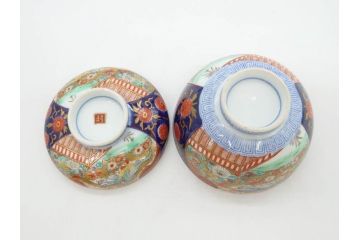 明治期　伊万里焼　色絵　桃印　鳳凰菊雷文　約12cm　4.1寸　色鮮やかな染付と金彩で装飾された豪華な蓋付き茶碗5客セット(金彩、器、どんぶり、和皿、和食器、四寸一分)(R-077413)