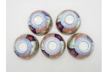 明治期　伊万里焼　色絵　桃印　鳳凰菊雷文　約12cm　4.1寸　色鮮やかな染付と金彩で装飾された豪華な蓋付き茶碗5客セット(金彩、器、どんぶり、和皿、和食器、四寸一分)(R-077414)