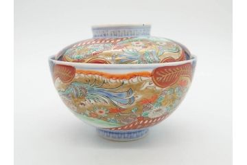 明治期　伊万里焼　色絵　桃印　鳳凰菊雷文　約12cm　4.1寸　色鮮やかな染付と金彩で装飾された豪華な蓋付き茶碗5客セット(金彩、器、どんぶり、和皿、和食器、四寸一分)(R-077414)