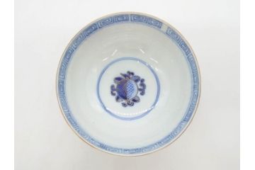 明治期　伊万里焼　色絵　桃印　鳳凰菊雷文　約12cm　4.1寸　色鮮やかな染付と金彩で装飾された豪華な蓋付き茶碗5客セット(金彩、器、どんぶり、和皿、和食器、四寸一分)(R-077414)